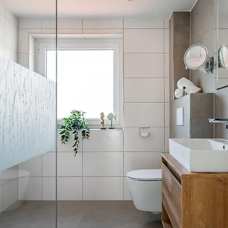 In't Doerp 2, Super Zentral Gelegen, Mit Balkon Und Parkplatz Apartment Greetsiel